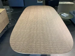 Tavolo con piano in legno sagomato di a PREZZO OUTLET^Sigerico Discount