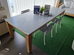 Gervasoni Tavolo con piano in pietra rettangolare di a PREZZO OUTLET- Tavoli