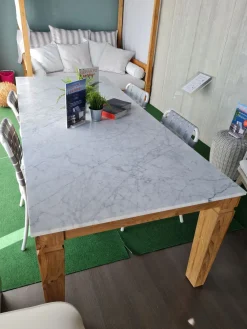 Gervasoni Tavolo con piano in pietra rettangolare di a PREZZO OUTLET- Tavoli