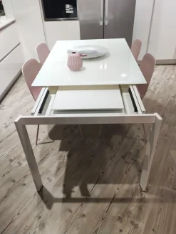 New Tavolo con piano in vetro rettangolare di a PREZZO OUTLET Tavoli