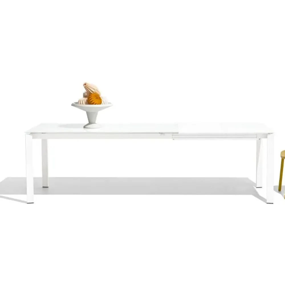 New Tavolo con piano in vetro rettangolare di a PREZZO OUTLET Tavoli