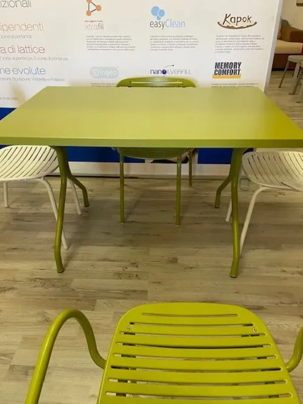 Emu Tavolo da giardino modello Solid con forte sconto- Tavoli Da Giardino