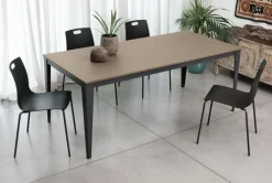 Clearance Tavolo Dom a prezzo ribassato Tavoli