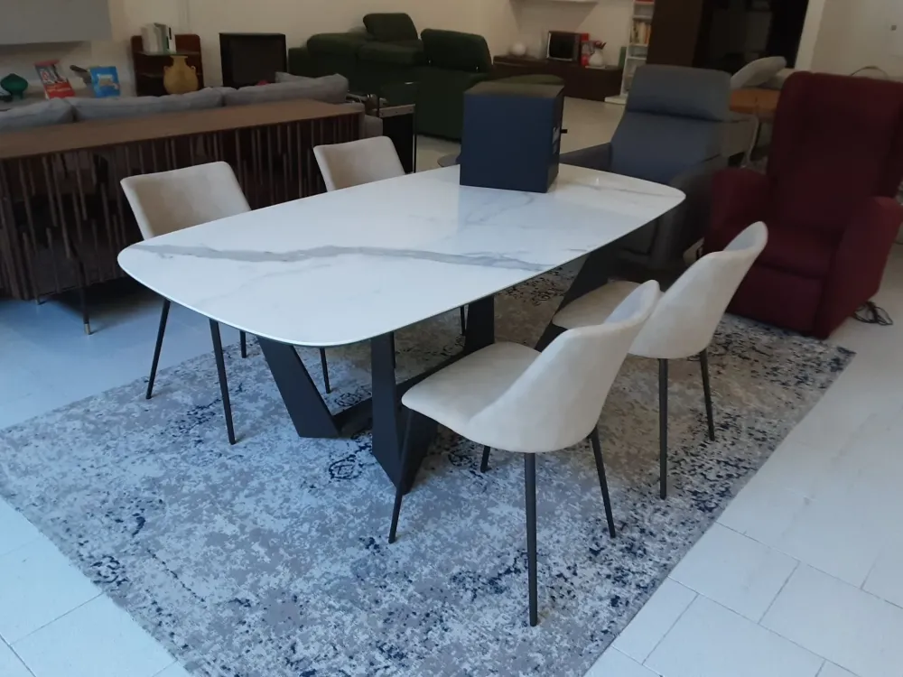 Tonin Casa Tavolo in ceramica ellittico Reverse in offerta outlet- Tavoli