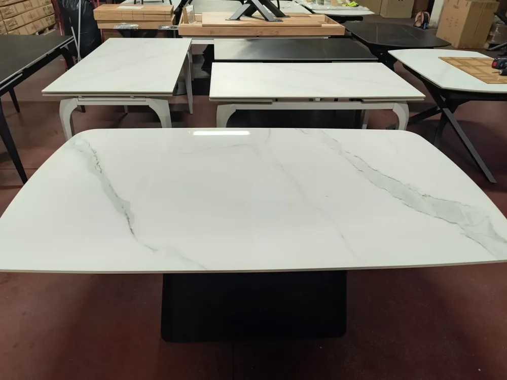 Tavolo in ceramica ellittico Tavolo in ceramica statuario a prezzo ribassato Tavoli