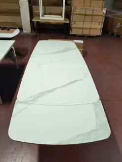 Tavolo in ceramica ellittico Tavolo in ceramica statuario a prezzo ribassato Tavoli