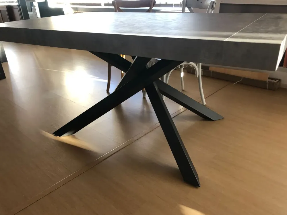 Discount Tavolo Intreccio lamina a prezzo ribassato Tavoli