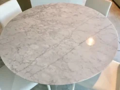 Tavolo ovale in laccato Tulip saarinen - art.e/53/o - allungabile - ovale e rotondo di in Offerta Outlet Tavoli