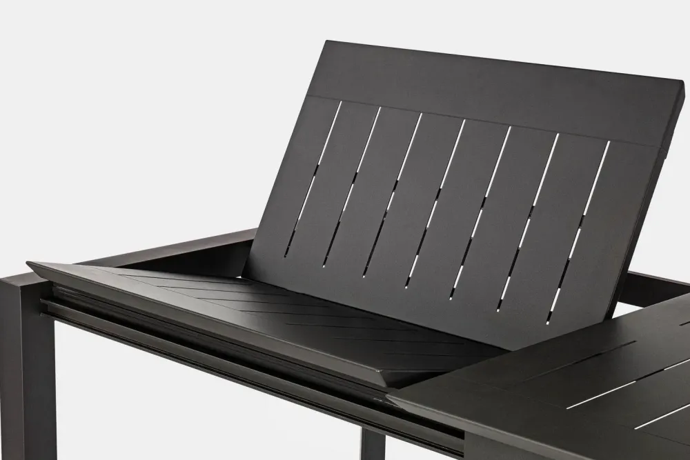 Tavolo per l'esterno Konnor 160/240 e 4 poltroncine a marchio a prezzo scontato^Bizzotto Best