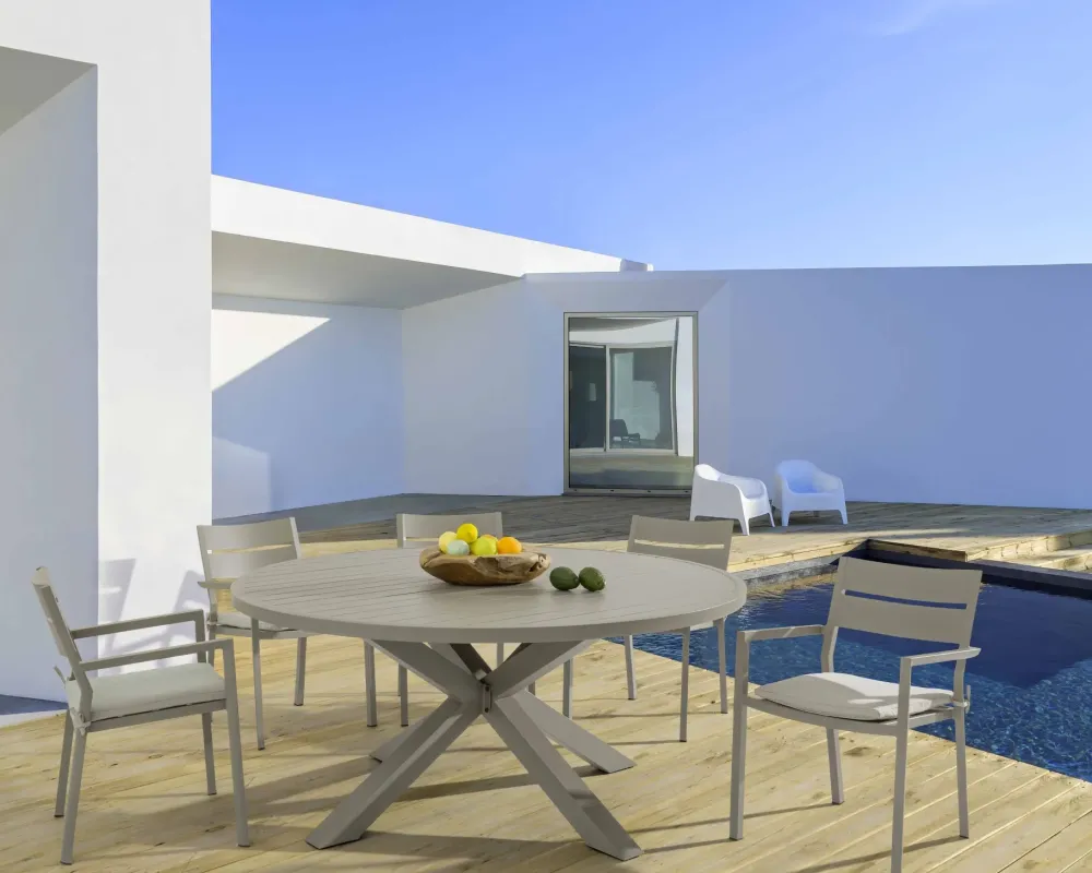 Tavolo per l'esterno Tavolo skipper tortora con 6 poltroncine shark tortora a prezzo scontato^Bizzotto Discount