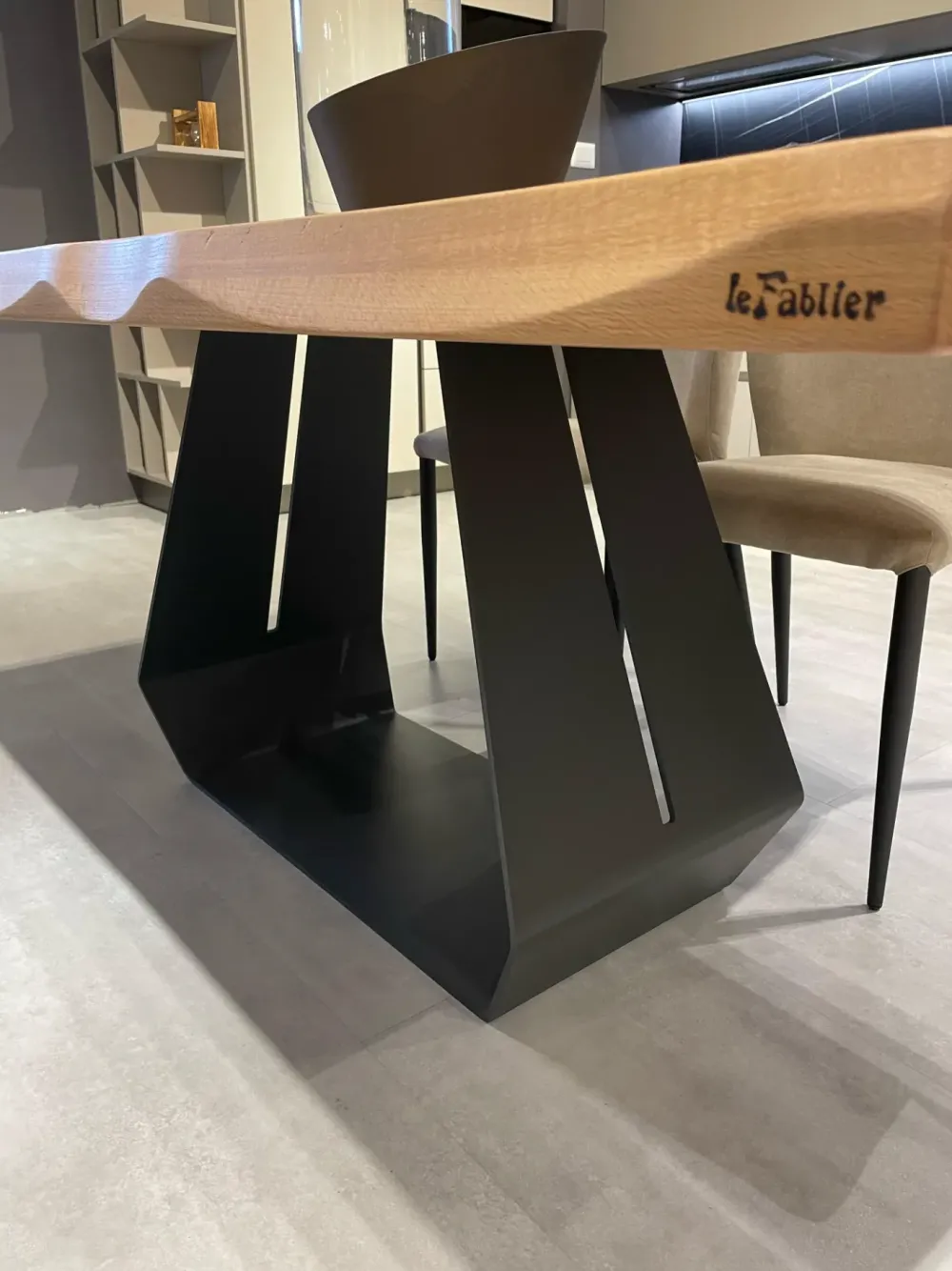 Tavolo quadrato in legno Tavolo bangkok di in Offerta Outlet^Le Fablier Hot