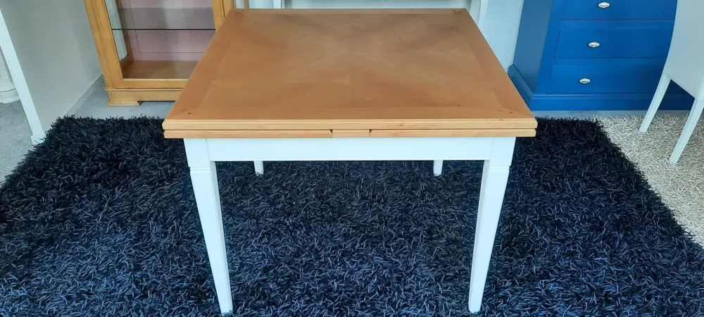 Sale Tavolo quadrato in legno Modello quadrifogli di in Offerta Outlet Tavoli