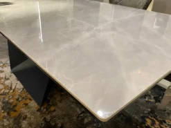 Collezione esclusiva Tavolo rettangolare D9196 in ceramica. . Offerta Outlet.- Tavoli
