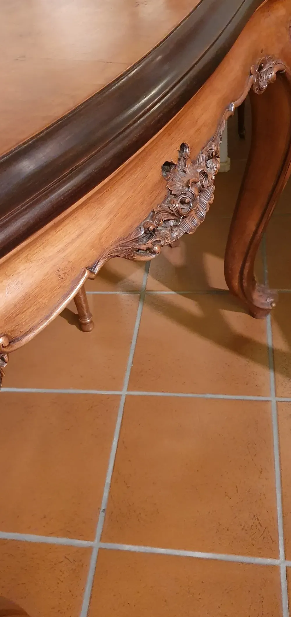 Tavolo rettangolare in legno Chippendale rettangolare di in Offerta Outlet^Artigianale Best