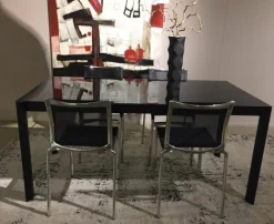 Bonaldo Tavolo rettangolare Tavolo cross strttura nera piano cristallo extrachiaro scontato del 55%- Tavoli