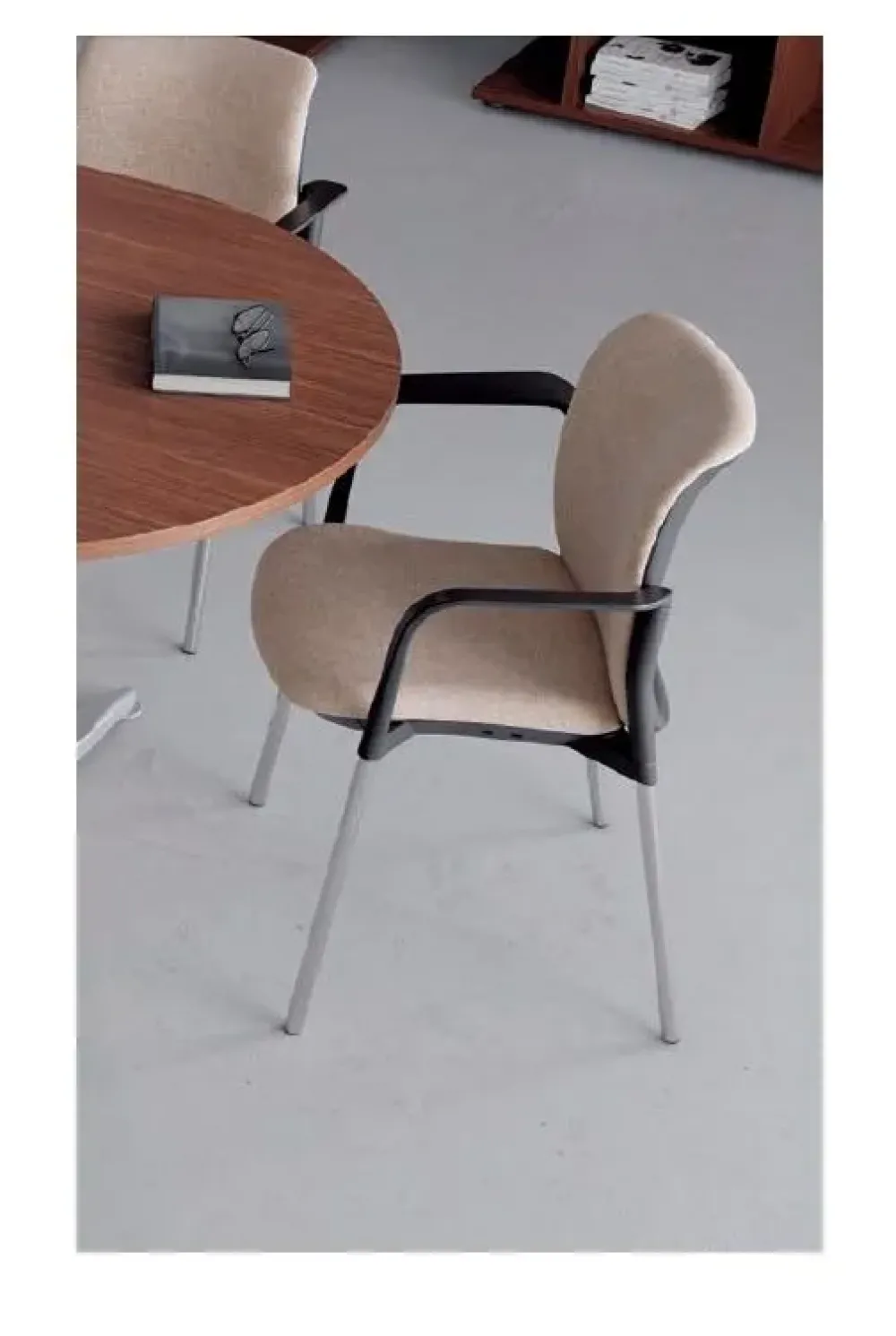 Hot Tavolo riunione in legno Derby con 6 sedie a prezzi convenienti Arredo Ufficio