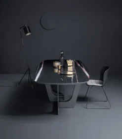 Tavolo sagomato con basamento centrale Cosmopolitan scontato Tavoli