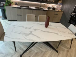 Tavolo sagomato in altri materiali Halley di in Offerta Outlet^Tomasella Best