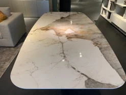 Cattelan Italia Tavolo sagomato in ceramica Skorpio di in Offerta Outlet- Tavoli