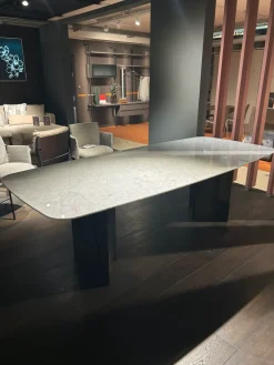 Tavolo sagomato in marmo Gullwing di in Offerta Outlet^Lema