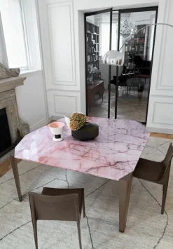 Tavolo sagomato in marmo Milestone di in Offerta Outlet^Arketipo Hot