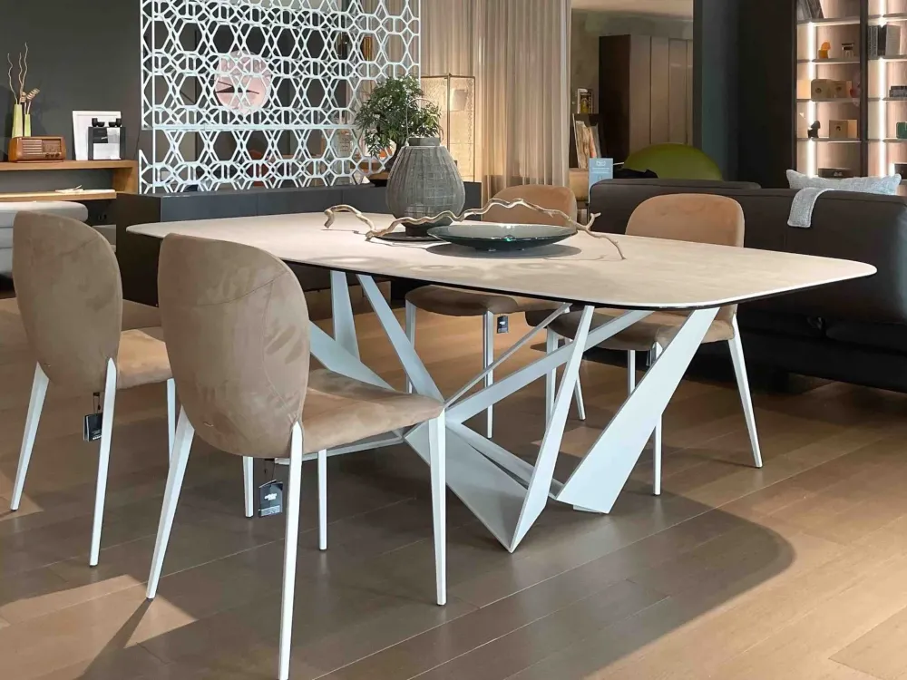 Sale Tavolo sagomato Skorpio scontato del 20% Tavoli