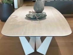 Sale Tavolo sagomato Skorpio scontato del 20% Tavoli