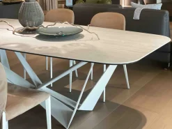 Sale Tavolo sagomato Skorpio scontato del 20% Tavoli