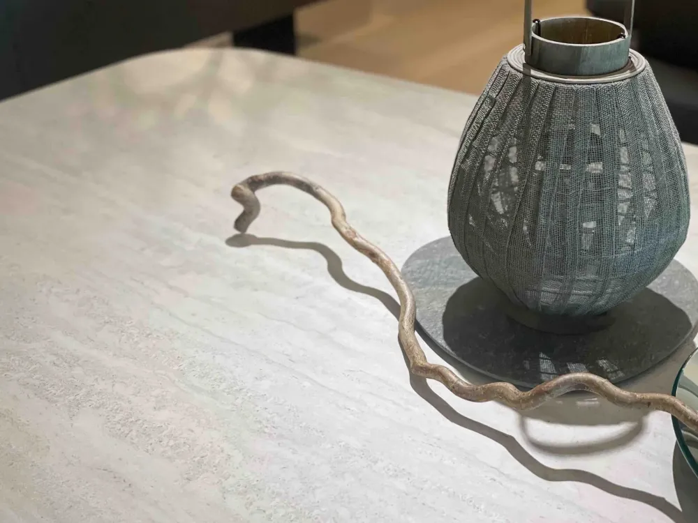 Sale Tavolo sagomato Skorpio scontato del 20% Tavoli