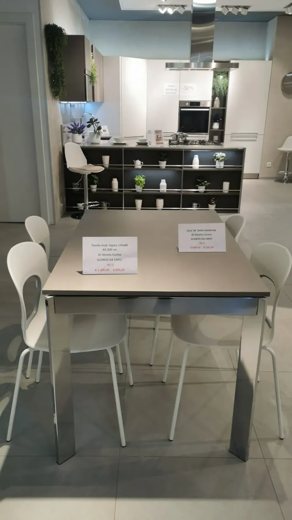 Tavolo Sigma in laccato Fisso scontato 50%^Veneta Cucine Hot