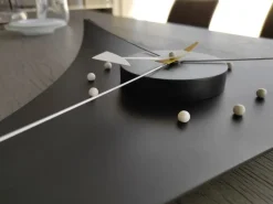 Outlet Triangle clock Vitra in stile design a prezzo ribassato Oggettistica