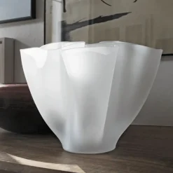 Fontana Arte Un architetto progetta edifici unici e funzionali. Crea spazi sicuri e confortevoli che rispettano l'ambiente.- Oggettistica