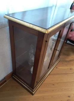 Online Vetrinetta Vetrina noce i solisti  stile classica Vetrina noce i solisti  di in Offerta Outlet Vetrinette